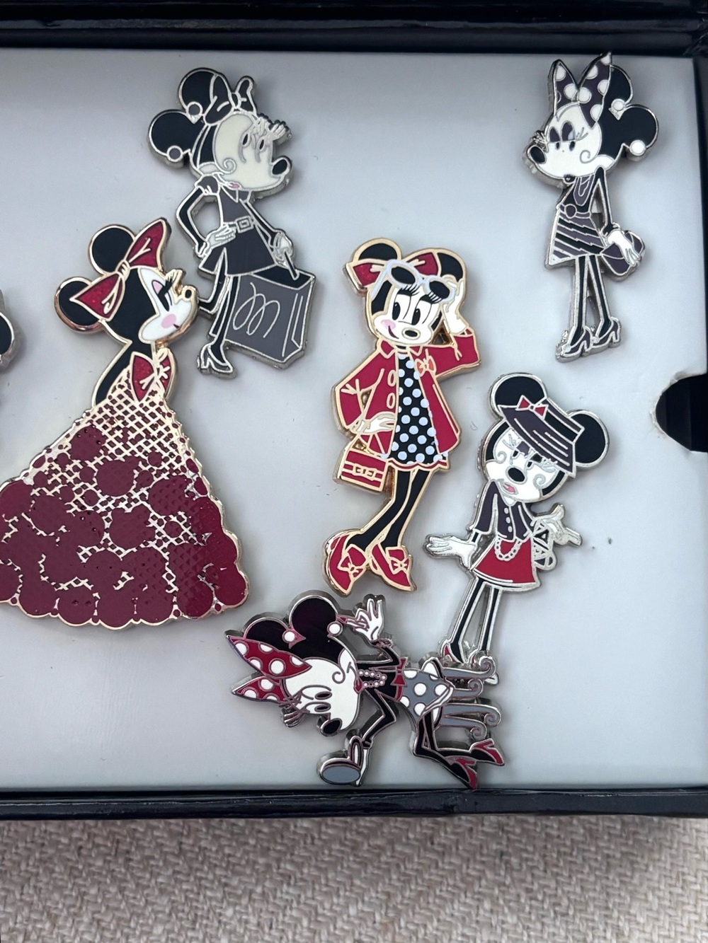 Disney D23 Expo Minnie Mouse Signature Pin Set + Disney x Boxed Lunch Pin - Picture 5 of 10